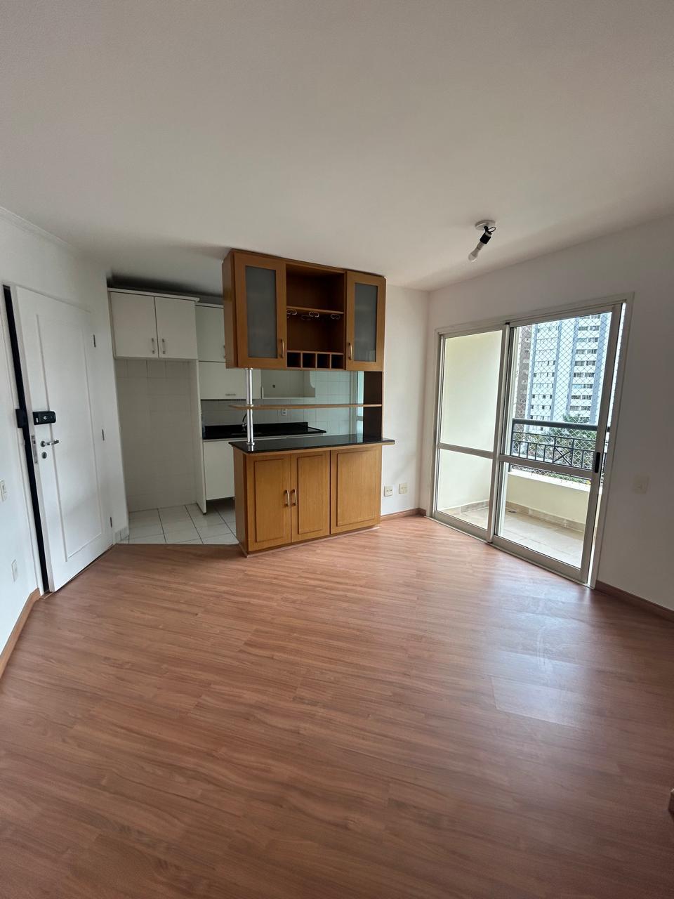 Pinheiros - Apartamento 02 Dormitórios com Varanda, OPORTUNIDADE!