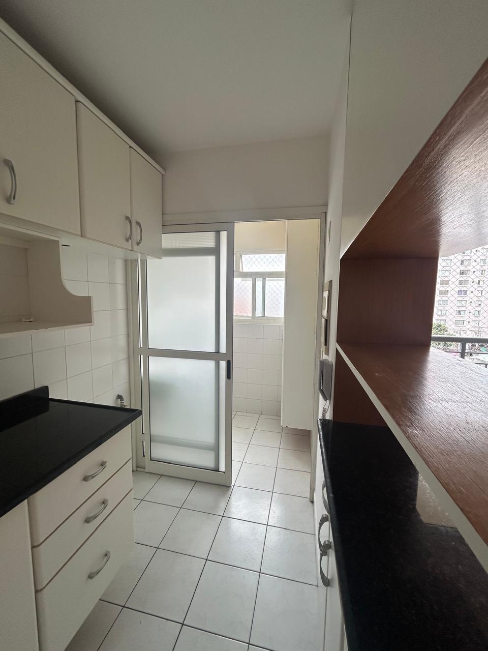Pinheiros - Apartamento 02 Dormitórios com Varanda, OPORTUNIDADE!