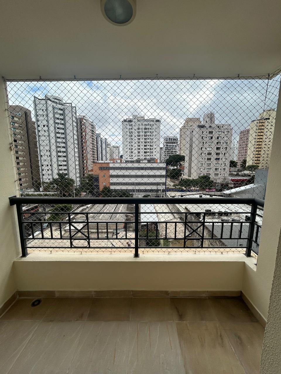 Pinheiros - Apartamento 02 Dormitórios com Varanda, OPORTUNIDADE!