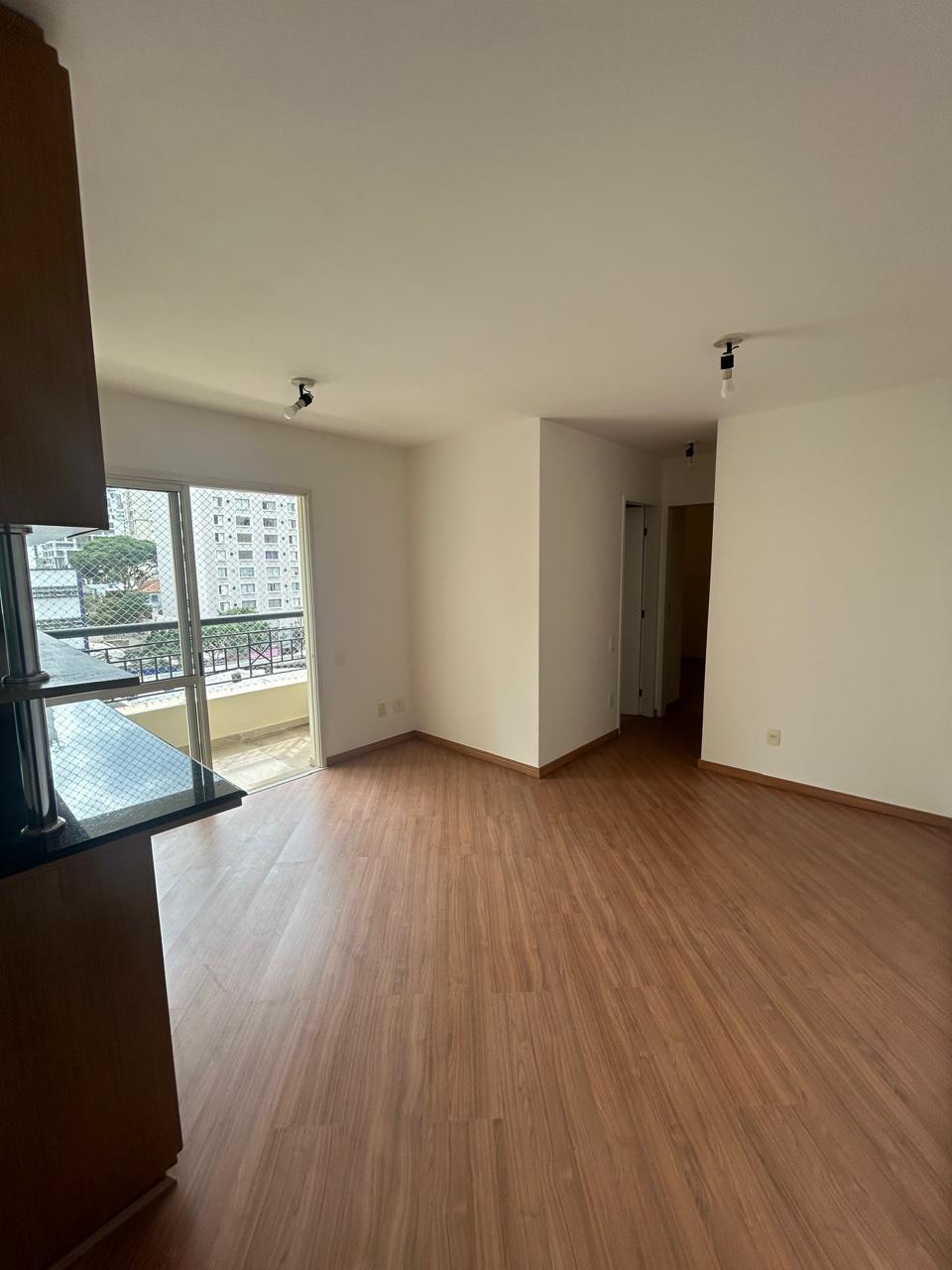 Pinheiros - Apartamento 02 Dormitórios com Varanda, OPORTUNIDADE!