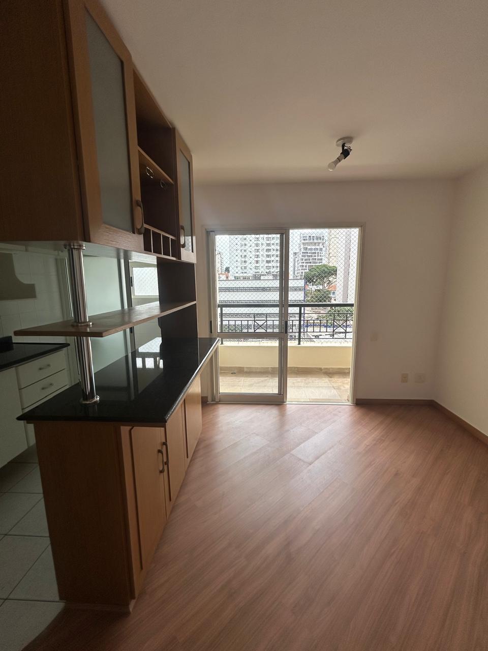 Pinheiros - Apartamento 02 Dormitórios com Varanda, OPORTUNIDADE!