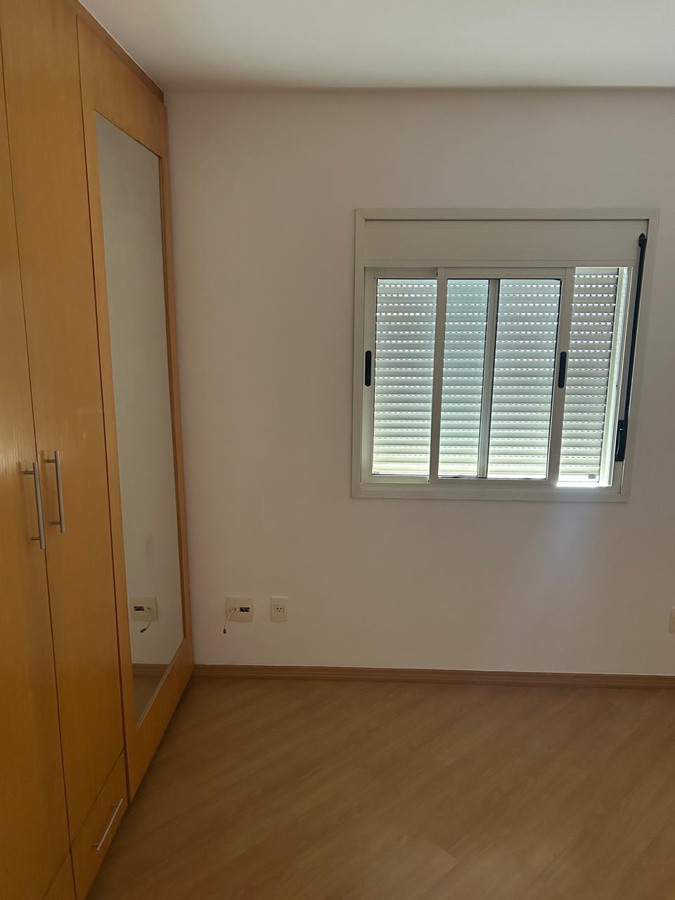 Pinheiros - Apartamento 02 Dormitórios com Varanda, OPORTUNIDADE!